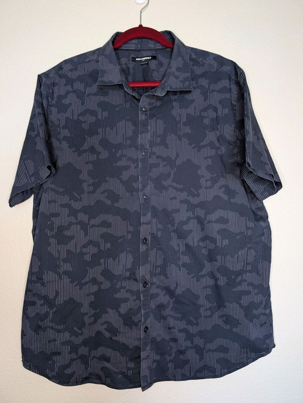 Karl Lagerfeld Men's Size XL Navy Blue Camouflage Short Sleeve Button Up Shirt